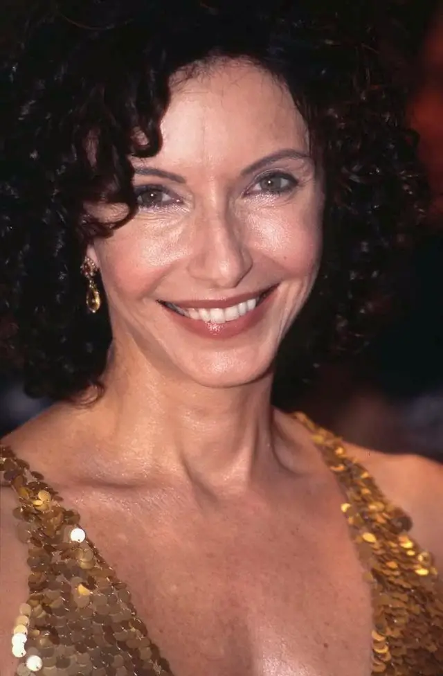 How tall is Mary Steenburgen?
